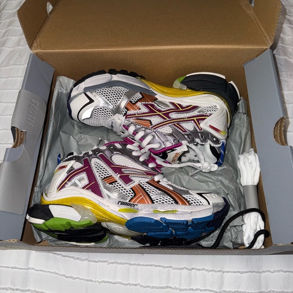 Women’s Balenciaga Runners - Picture 1 of 4